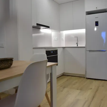 Nuevo En Totalmente Reformado Con Parking Privado Apartamento *